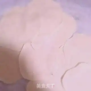 Make Plum mushrooms and pork dumplings step 12