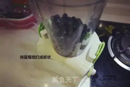 Make Homemade blueberry sauce step 3