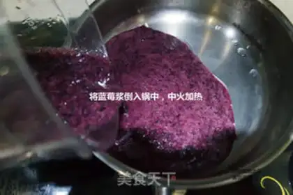 Make Homemade blueberry sauce step 4