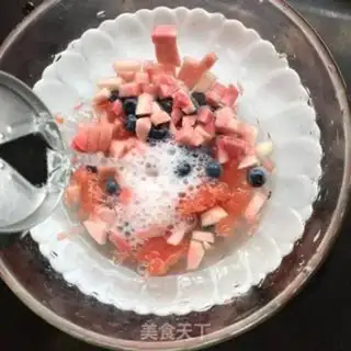 Make A colorful fruit popsicle step 2