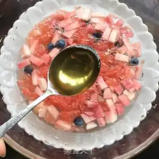 Make A colorful fruit popsicle step 3