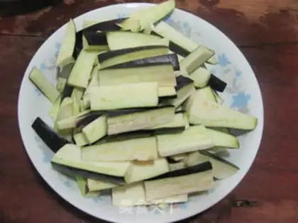 Make Ham sausage and eggplant step 1