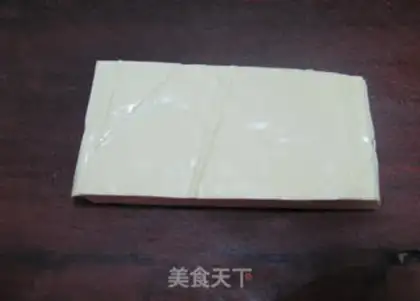 Make Soccer pepper tofu skin step 1