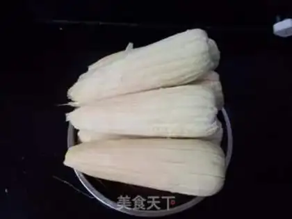 Make Water to boil old corn step 1