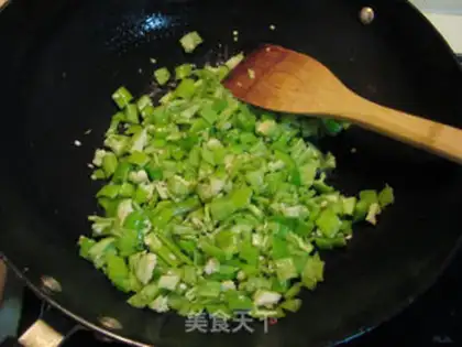 Make Soccer pepper tofu skin step 3