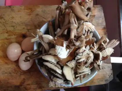 Make Chicken mushroom fried eggs step 0