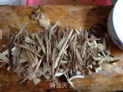 Make Chicken mushroom fried eggs step 1