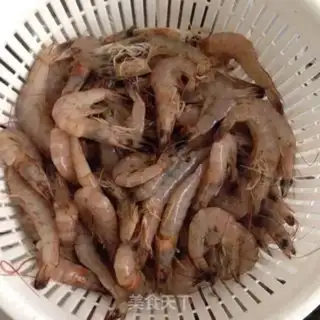 Make Spicy shrimp from a dry pot step 1