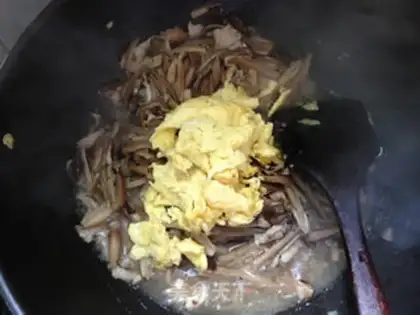 Make Chicken mushroom fried eggs step 6