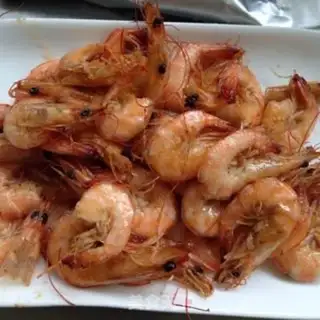 Make Spicy shrimp from a dry pot step 3