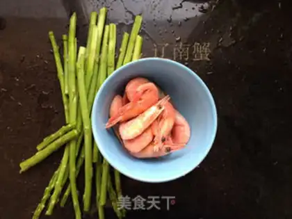 Make Sweet shrimp sauerkraut step 0