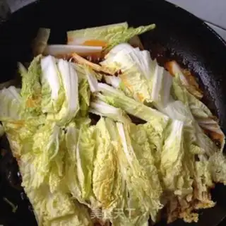 Make Spicy shrimp from a dry pot step 5