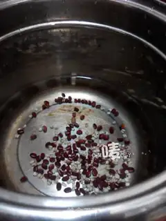Make Red bean oatmeal step 1