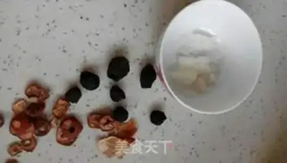 Make Summer appetizer plum soup step 0
