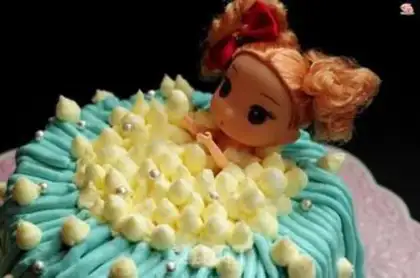 Make Bath doll cake step 14