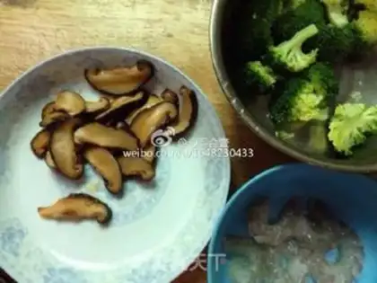 Make Shrimp fried broccoli step 0