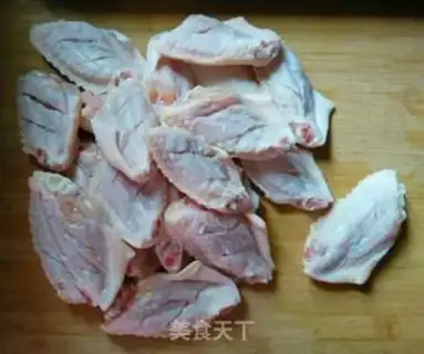 Make HOMEMADE KFC FRIED CHICKEN WINGS step 1