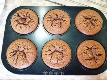 Make Melvin chocolate cake step 12