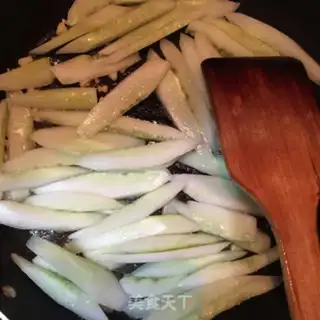 Make cucumber fried eggs step 4