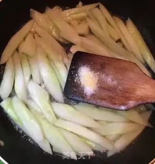 Make cucumber fried eggs step 6