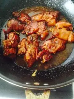 Make Red burning pig hoof step 7
