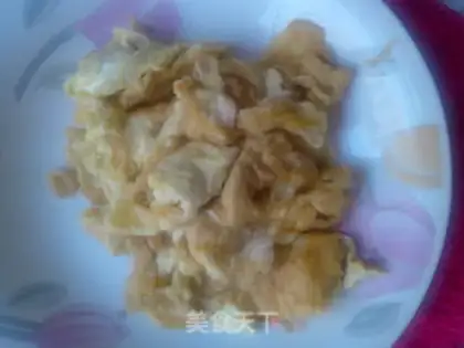 Make Garlic fried meat plus eggs step 1