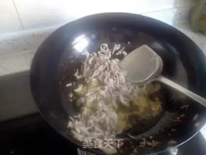 Make Garlic fried meat plus eggs step 2