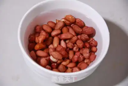 Make Porridge of peanuts step 1