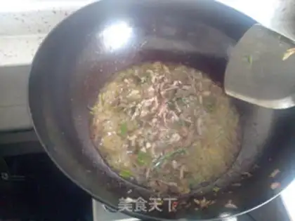 Make Garlic fried meat plus eggs step 3