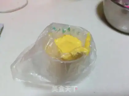 Make Big white lollipop cake step 7