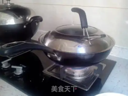 Make Garlic fried meat plus eggs step 5