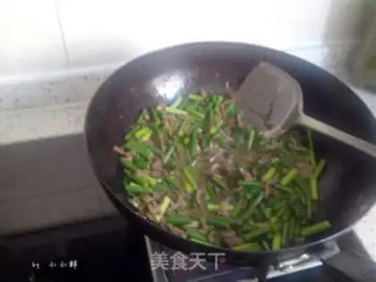 Make Garlic fried meat plus eggs step 8