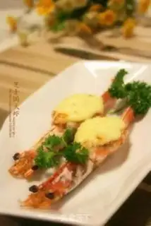Make A condensed car with cheese sauce and shrimp step 4