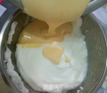 Make Six-inch fruit birthday cake step 8
