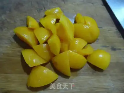 Make Peach riceballs step 1
