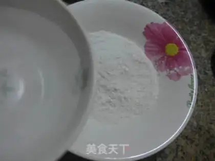 Make Peach riceballs step 2