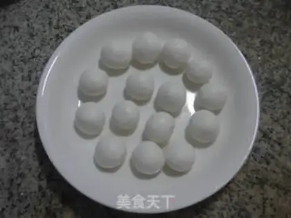 Make Peach riceballs step 5