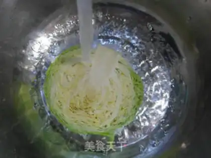 Make Squeeze the cabbage step 1