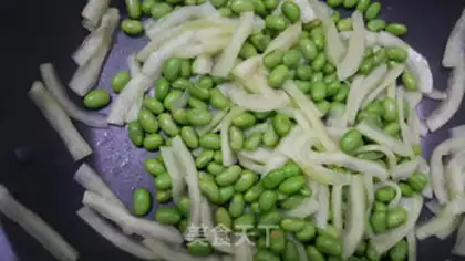 Make Watermelon peeled with beans step 2