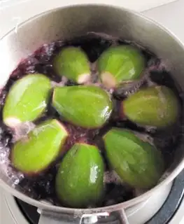 Make Wine fig ice cream step 2