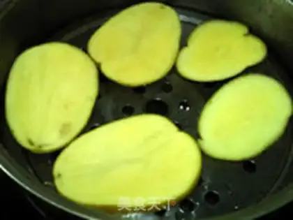 Make Onion potato peach pie step 1