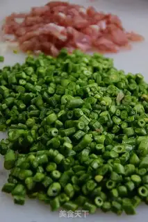 Make Big pairs of shrimp sauce and meat beans step 1