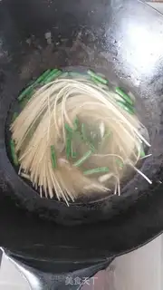 Make Cracked pepper bean noodles step 2