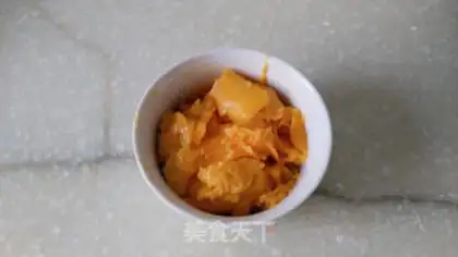Make Mango milkshake step 1
