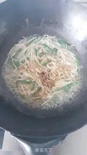 Make Cracked pepper bean noodles step 3