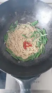 Make Cracked pepper bean noodles step 4