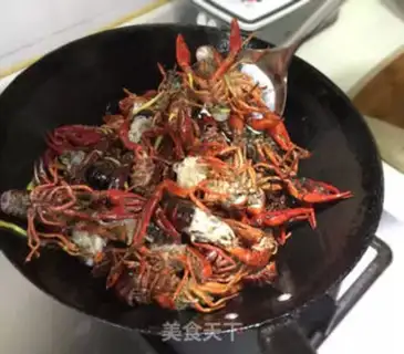 Make Homemade spicy crawfish step 2