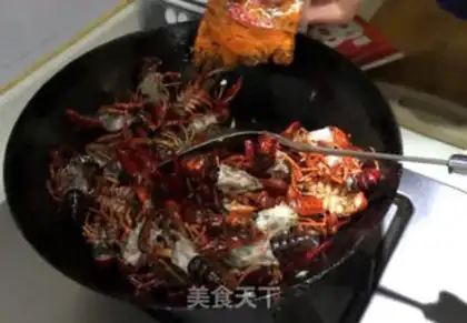 Make Homemade spicy crawfish step 3