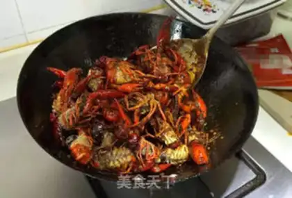 Make Homemade spicy crawfish step 4