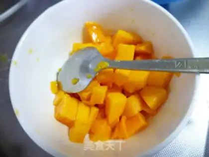 Make Nobita birthday cake step 18